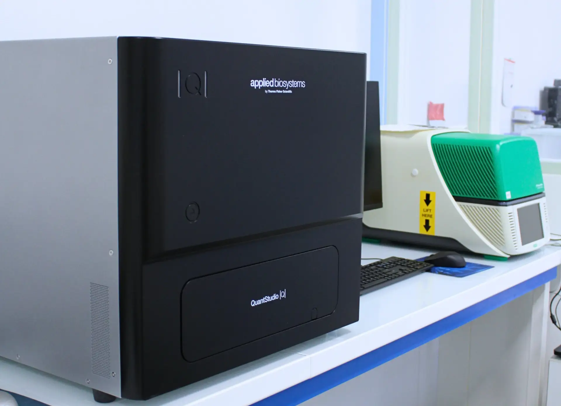 QuantStudio Absolute Q Digital PCR System for digital PCR